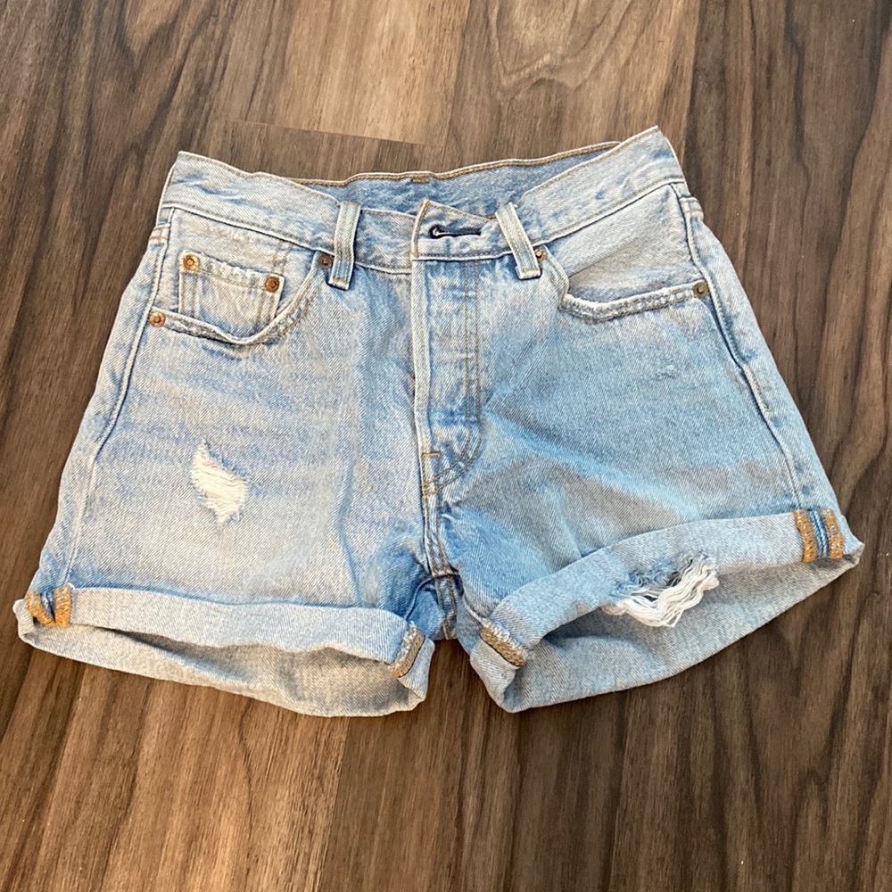 Levi women’s 501 Jean shorts